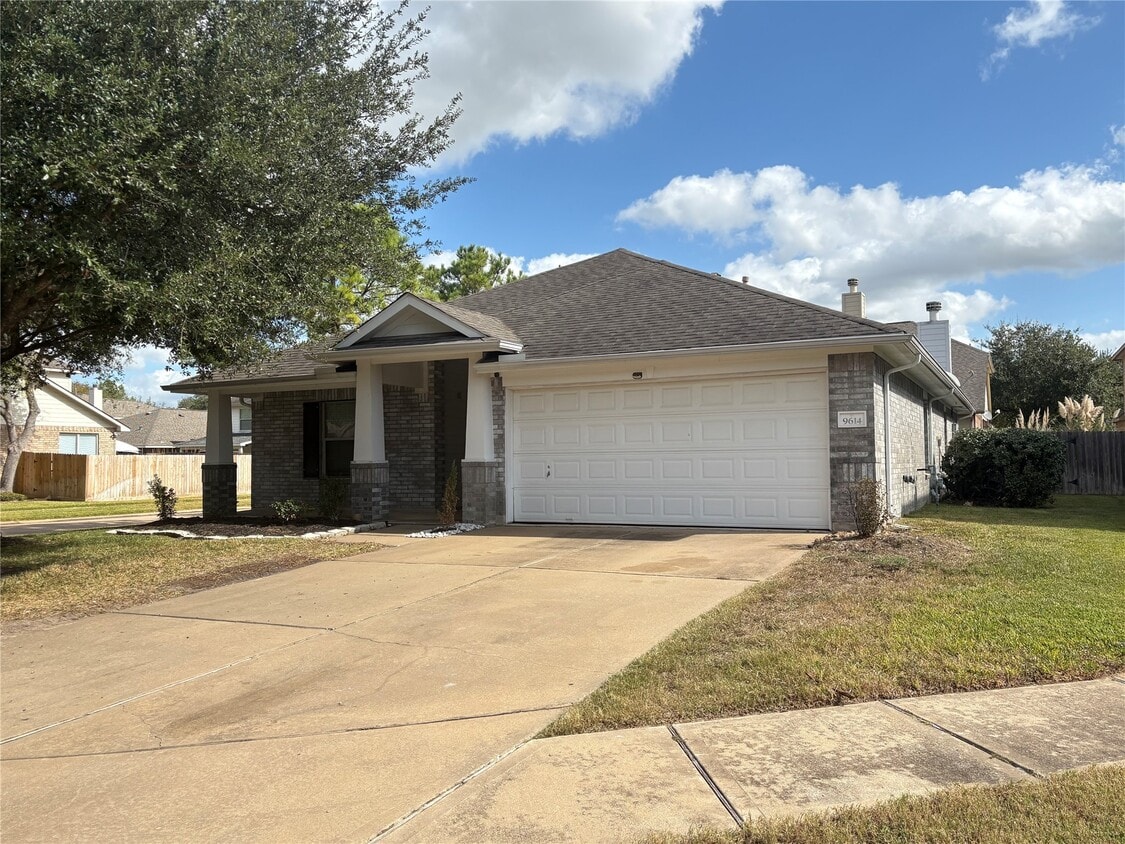 Primary Photo - 9614 Ashwood Valley Dr