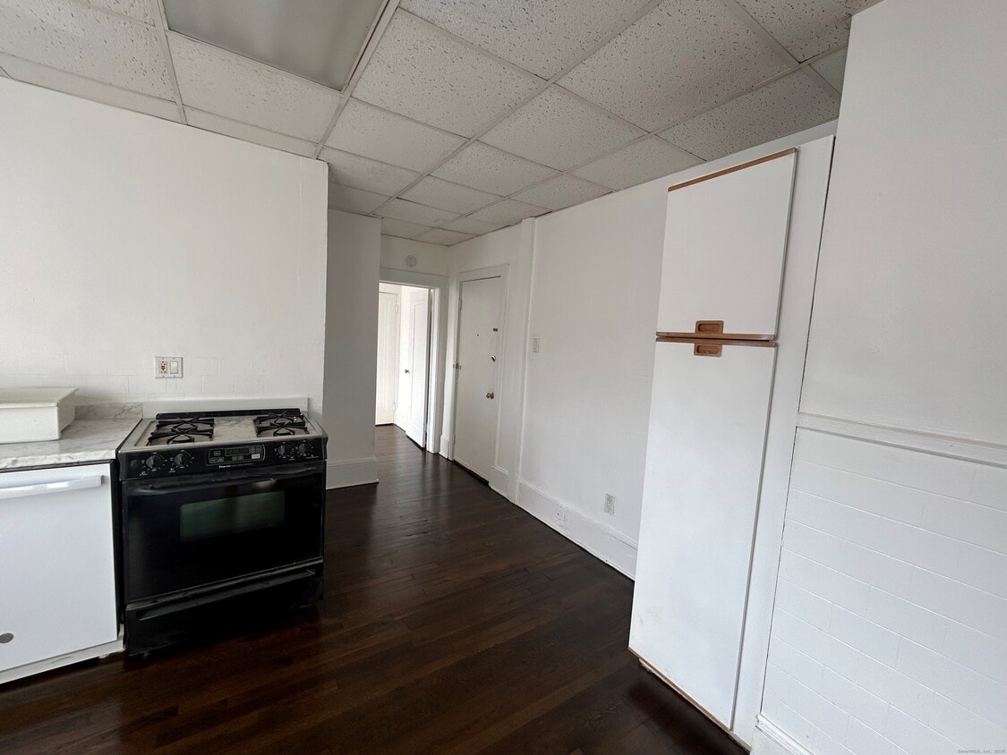 Building Photo - 4 5th Ave