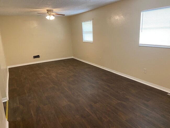 Living Room - Keystone Courtyard Apartments