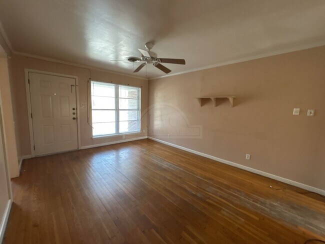 Building Photo - 1008 Goode Dr