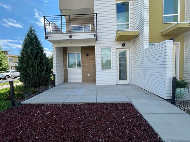 Foto del edificio - Beautiful Modern Townhouse in North Fort C...