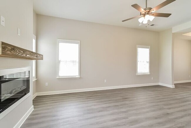 Foto del edificio - Now Leasing a 4-bedroom 2.5 bath home in W...