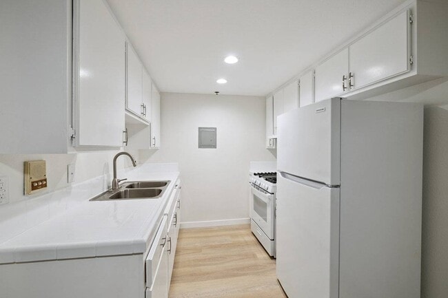 Foto del edificio - 1850 Williams St