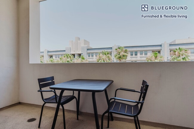 Foto del edificio - 5100 Wilshire Blvd