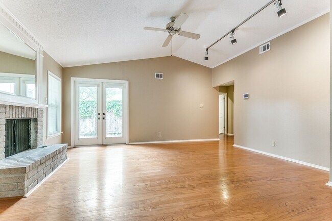 Foto del edificio - 4-BEDROOM IN BLOSSOM PARK