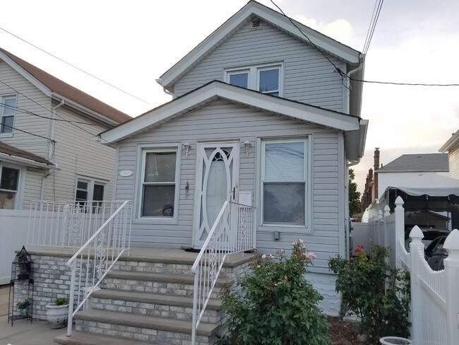 Building Photo - 134-11 115th Ave