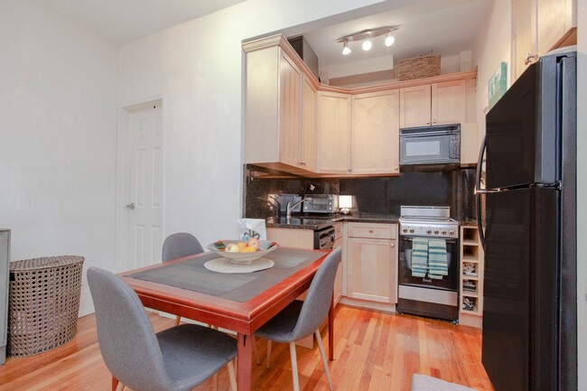 Building Photo - 160 E 91st St