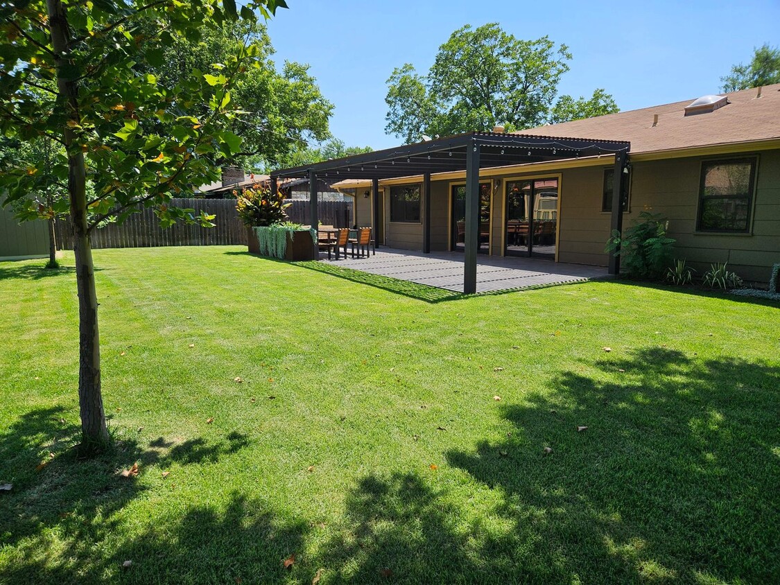 Primary Photo - Central Austin 3/2 with a Lovely Fenced Ba...