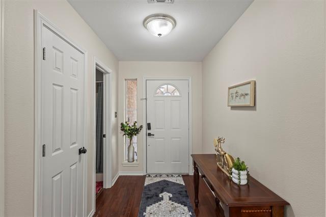 Building Photo - 1522 Oakwood Dr