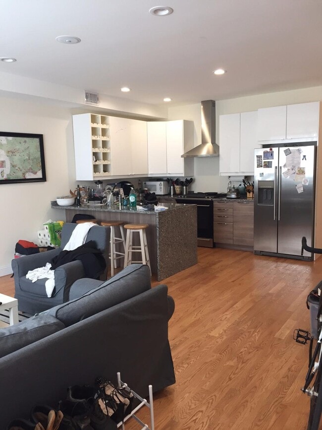 Building Photo - 275 Dorchester St