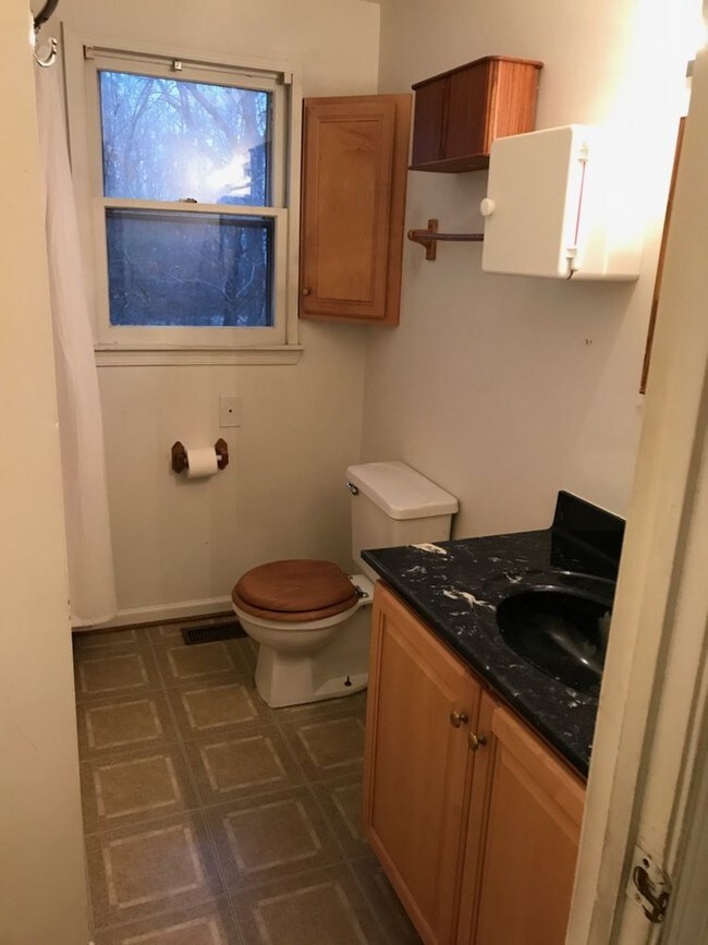 Building Photo - Cozy Rural Apartment