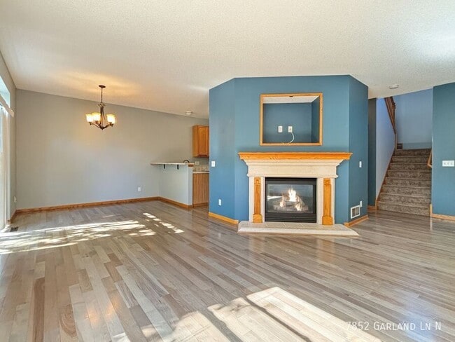 Foto del edificio - 7852 Garland Ln N