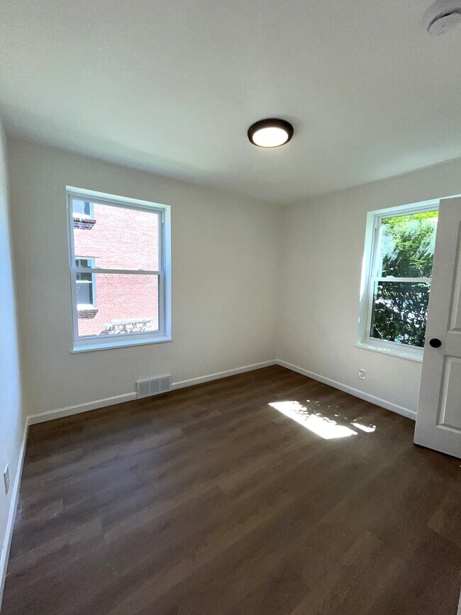 Foto del edificio - 3919 Jamieson Ave