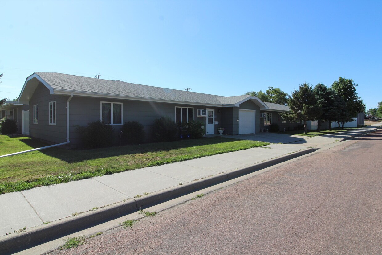 704 S Anderson St, Mitchell, SD 57301 Townhome Rentals in Mitchell SD