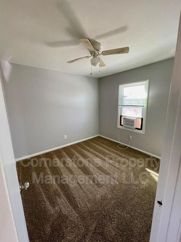 Building Photo - 8275 Lakeview Dr