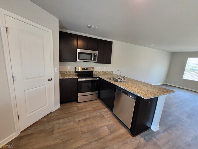 Foto del edificio - 112 River Birch Ln