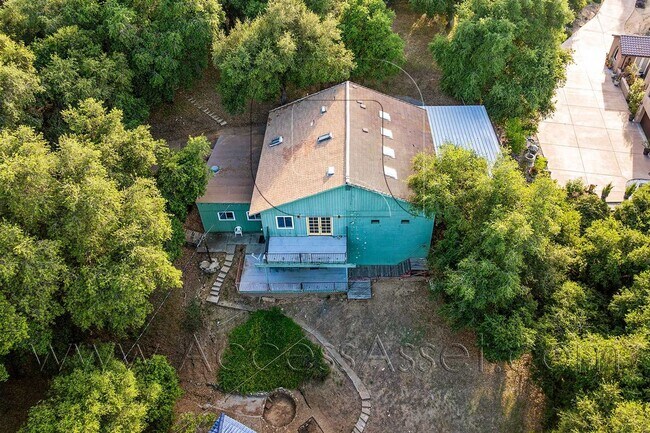 Foto del edificio - Charming 1 Bed/1 Bath + Bonus Room in Gate...