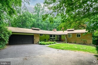 Building Photo - 5475 Green Bridge Rd