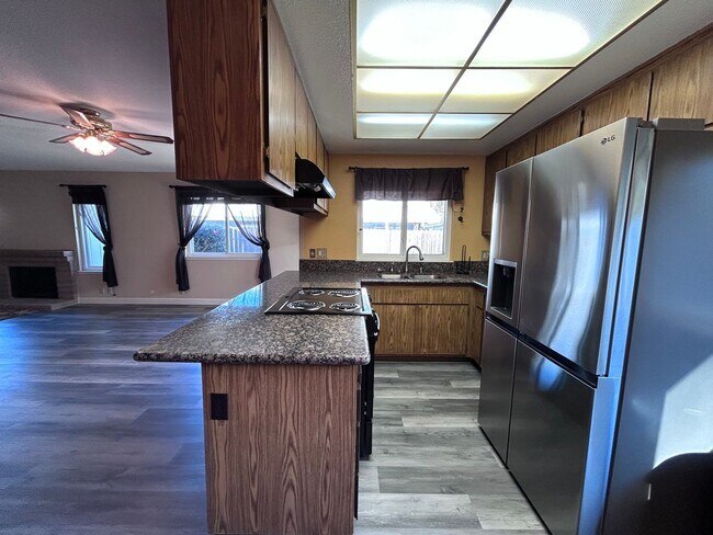 Foto del edificio - Three Bedroom Two Bathroom Home in Orangevale