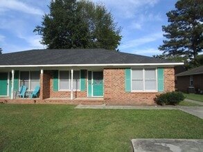 Building Photo - 1025 Jessamine Trail