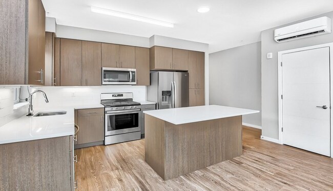 Building Photo - *$1,000 OFF FIRST FULL MONTH'S* Beautiful ...