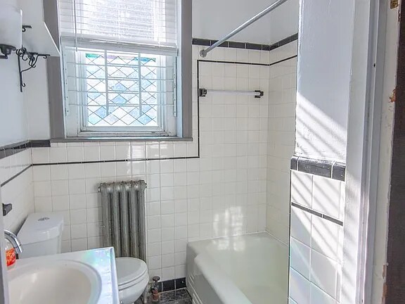 Foto del edificio - 4843 Walton Ave