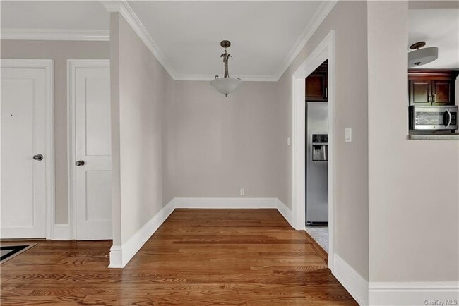 Building Photo - 14 S Broadway