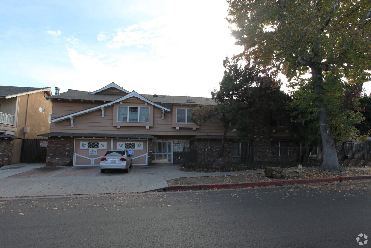 Edificio - 20336 Cohasset St