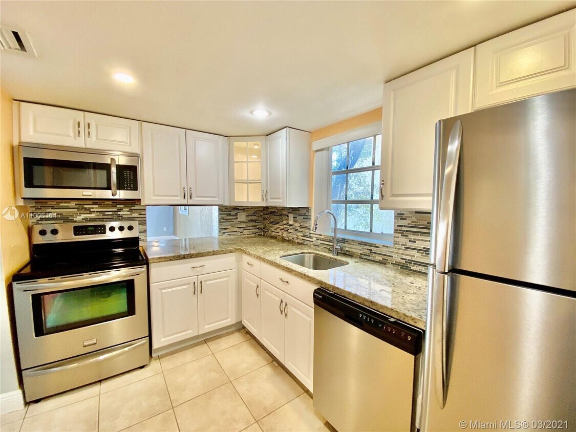 Primary Photo - 8650 SW 109th Ave