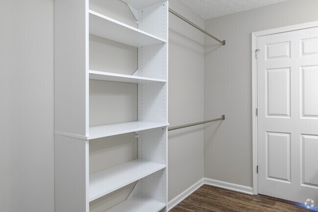 1HAB, 1BA - Armario de 450 ft² - Tyler Park Apartments