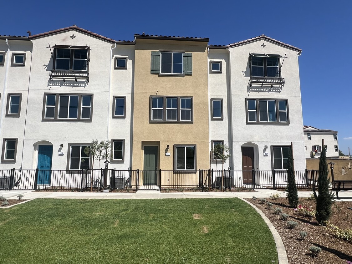 Foto principal - 345 Liberty Wy