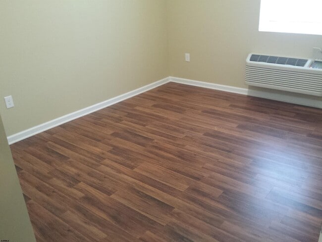 Foto del edificio - 105 W White Horse Pike