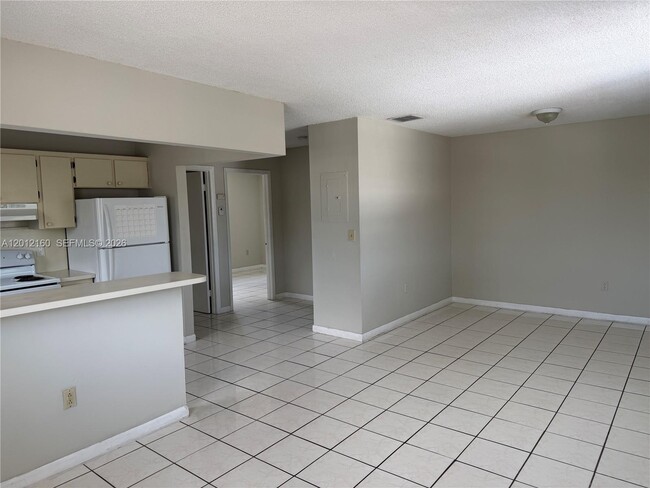 Foto del edificio - 837 SE 8th Ct