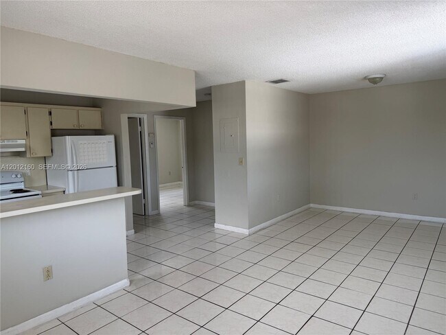 Building Photo - 837 SE 8th Ct