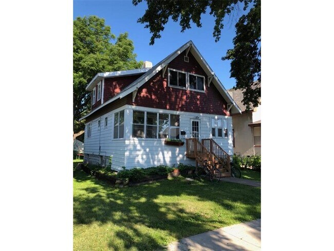 Building Photo - 1099 17th Ave SE