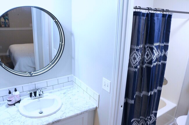 Building Photo - 3523 Southwind Dr