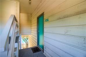 Building Photo - 3902 Peterson Ave