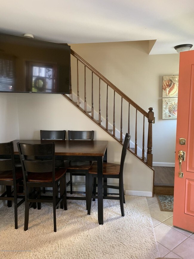 Building Photo - 28 E Bay Way