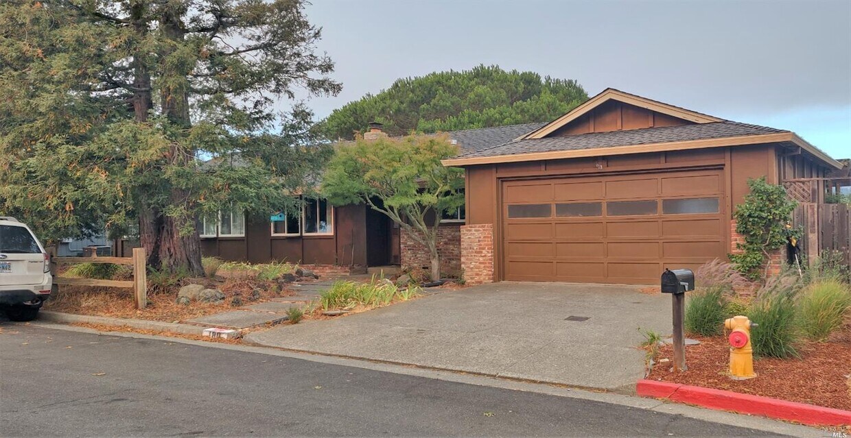 Primary Photo - 180 Oak Springs Dr