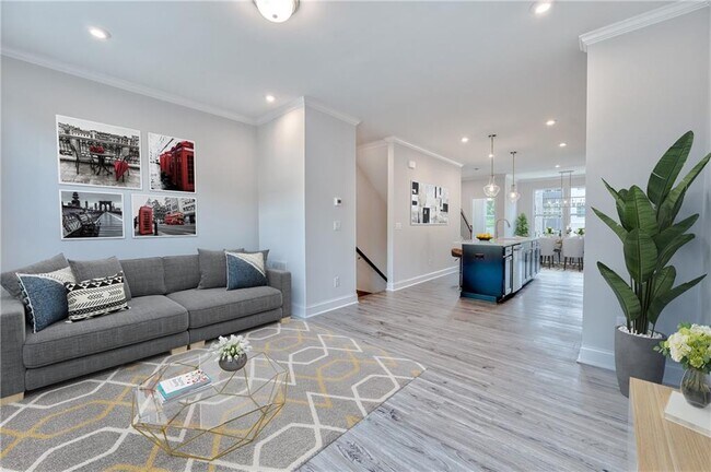 Building Photo - 2633 Creekside Dr NW