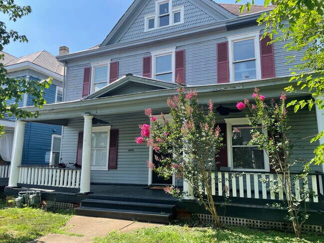 Foto del edificio - 812 Marshall Ave SW