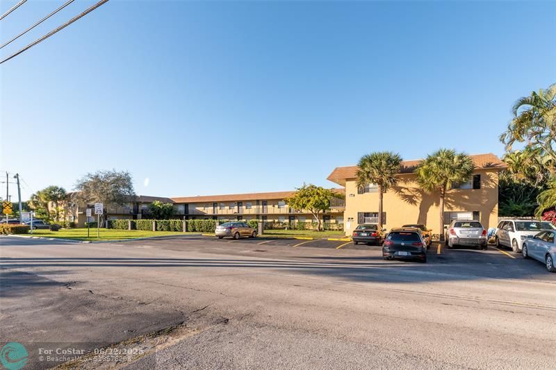 Foto principal - 1401 NE 17th Ct
