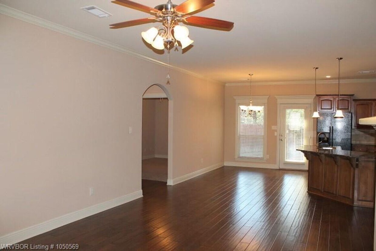 Foto del edificio - Spacious 3 bedroom 2 bath duplex