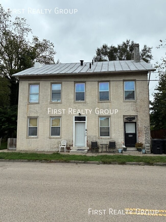 Building Photo - 111 Old Main St
