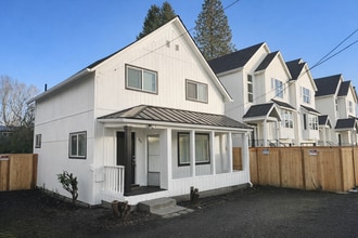 Building Photo - 449 SE 4th Ave