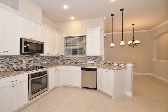 Building Photo - Beautiful Townhome in Richardson ISD!