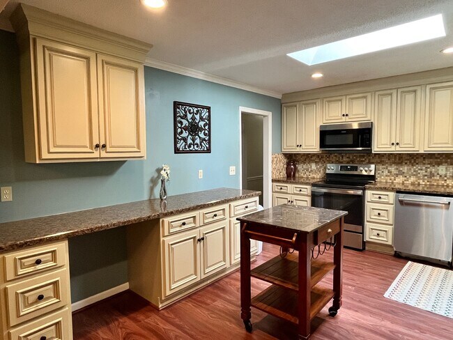 Foto del edificio - 1005 Hayfield Ln