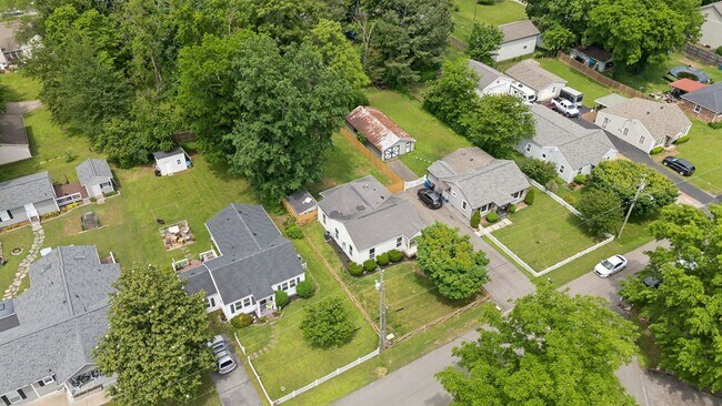 Foto del edificio - Fully renovated close to Downtown Franklin