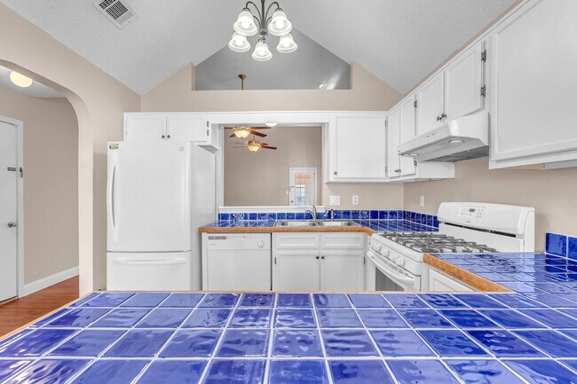 Building Photo - Updated Home in Convenient Location