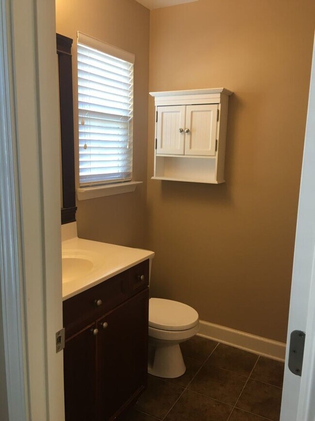 Foto del edificio - Large Townhome in Lenox Village